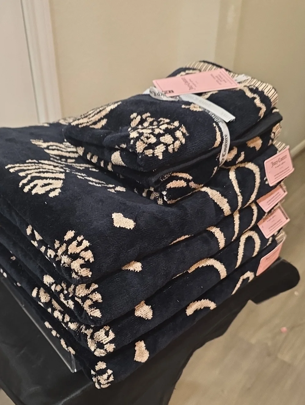 Juicy Couture Home Leopord/Zebra Print Bows/Hearts Viscose Cotton Towel Set